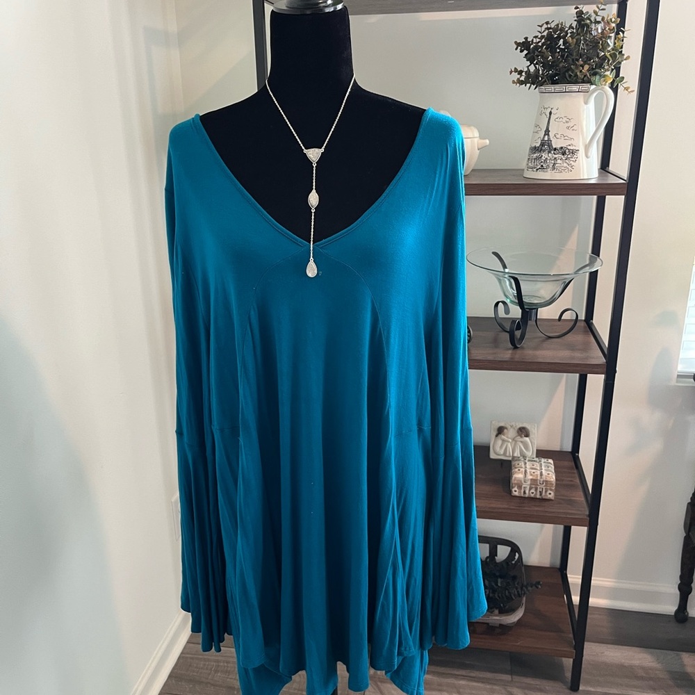 Honey me turquoise bat wing sleeve top! Size 3x Dramatic look! Rayon/Spandex